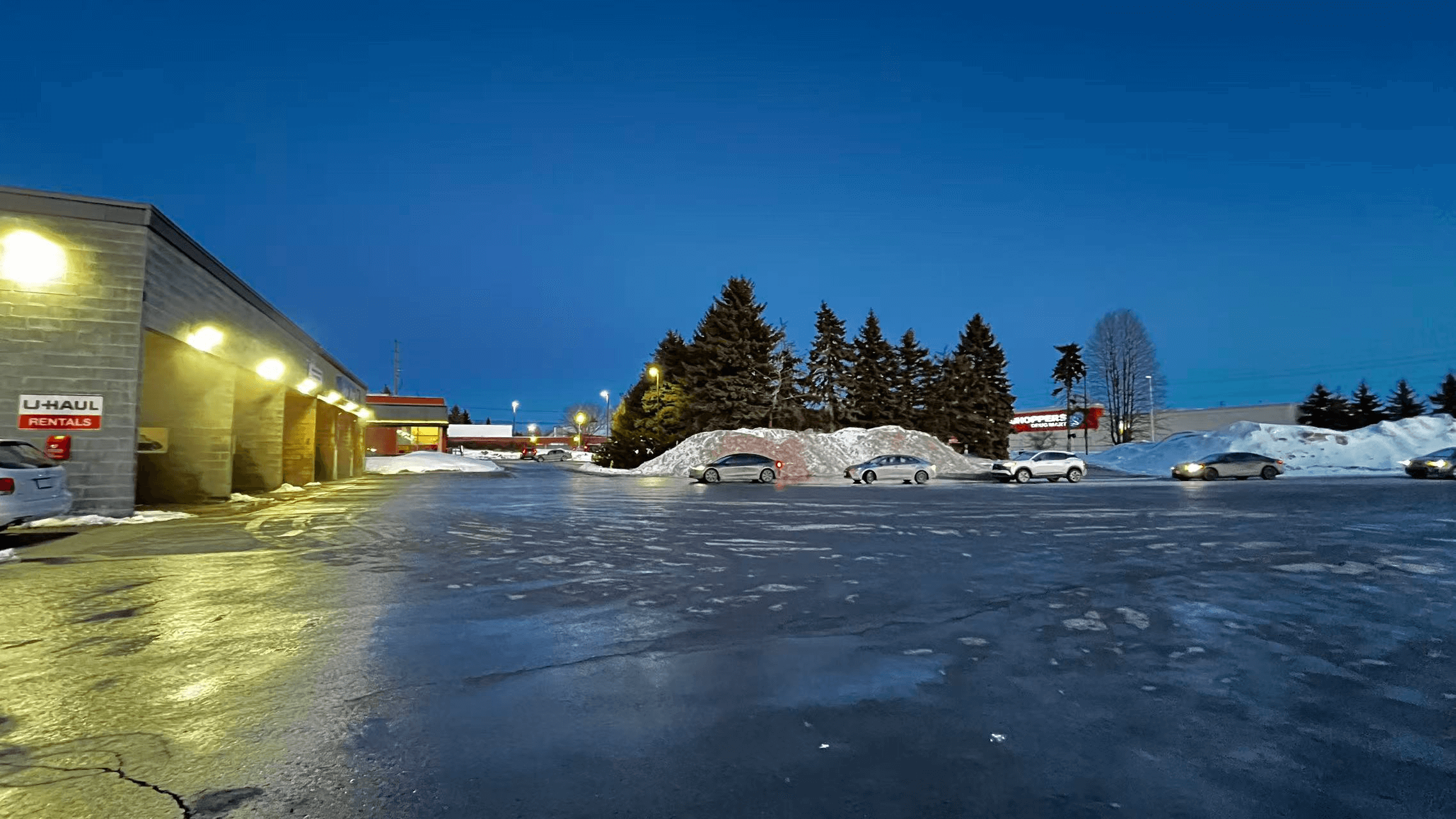 Car wash facility operating at night - 24/7 unmanned operation