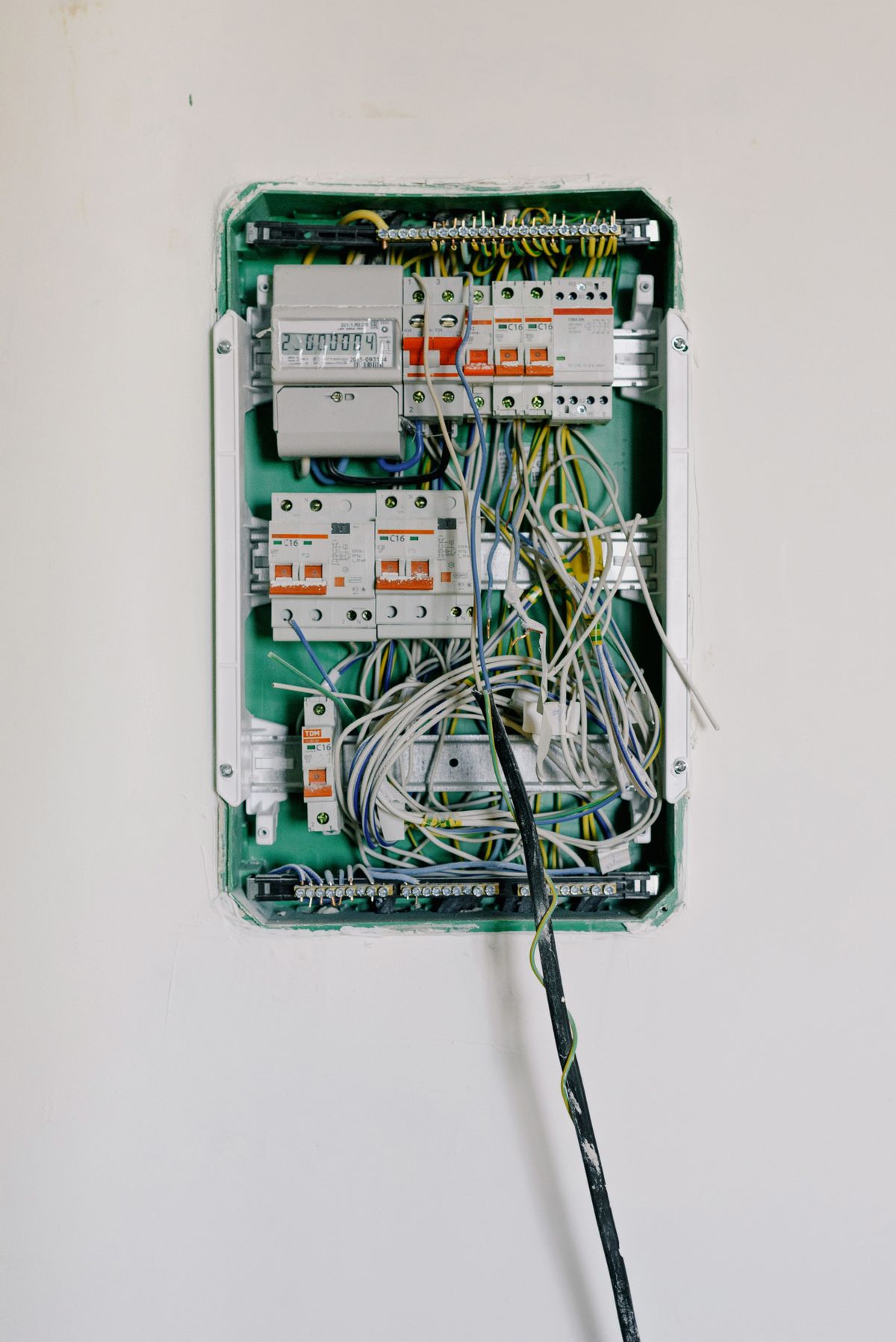 Edge controller enclosure and wiring terminals